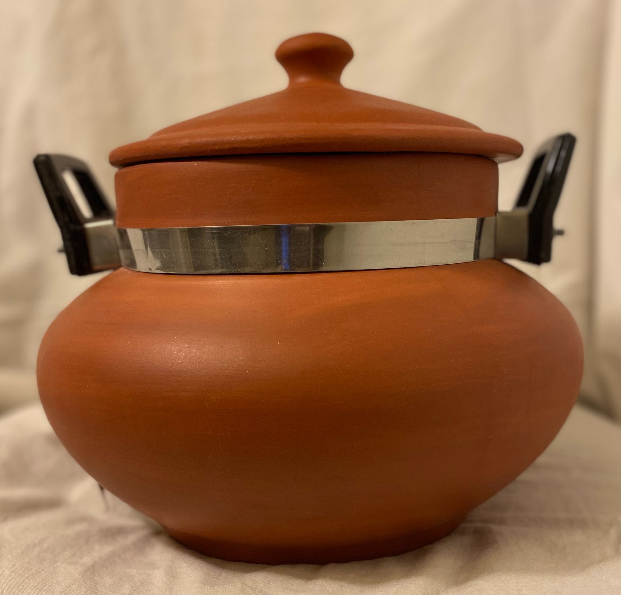 Clay Cooking pot. Terracotta Non-Glazed & Strong Natural Cookware / Serve  ware. 4 Lt - IndianOceanImports